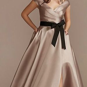 Pleated Satin Cap Sleeve Dress with Bow
OLEG CASSINI